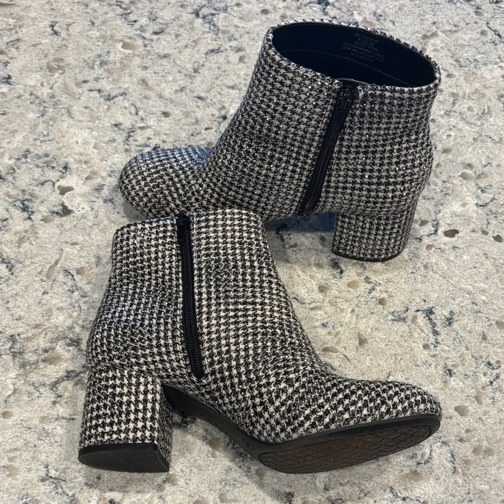 Kelly & Katie Black and White Houndstooth Ankle Boots